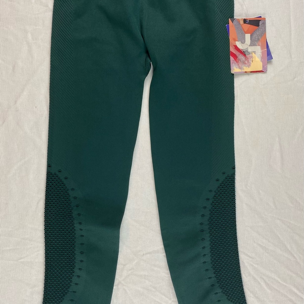 Women’s Yoga Bundle, Joy Lab Shirt & Capri Leggings, All in Motion Capri XS - Picture 6 of 7